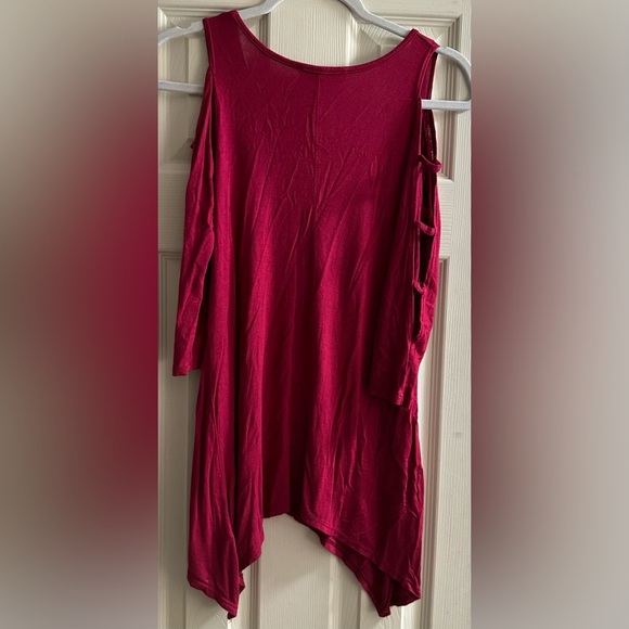 Women's Red Cold Shoulder Top - Picture 6 of 6